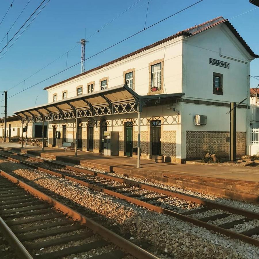 Cork Train Station Guesthouse Esmoriz Exteriör bild
