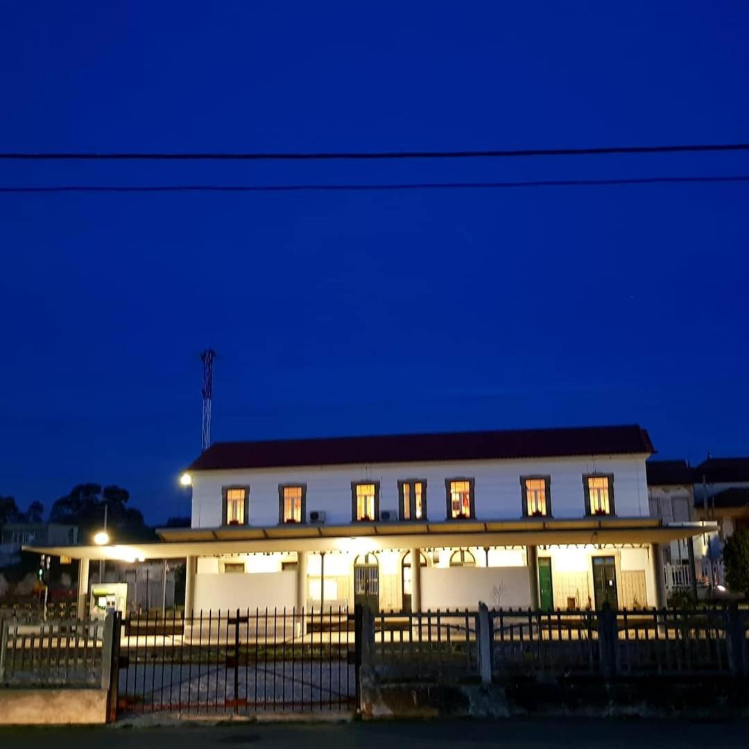 Cork Train Station Guesthouse Esmoriz Exteriör bild