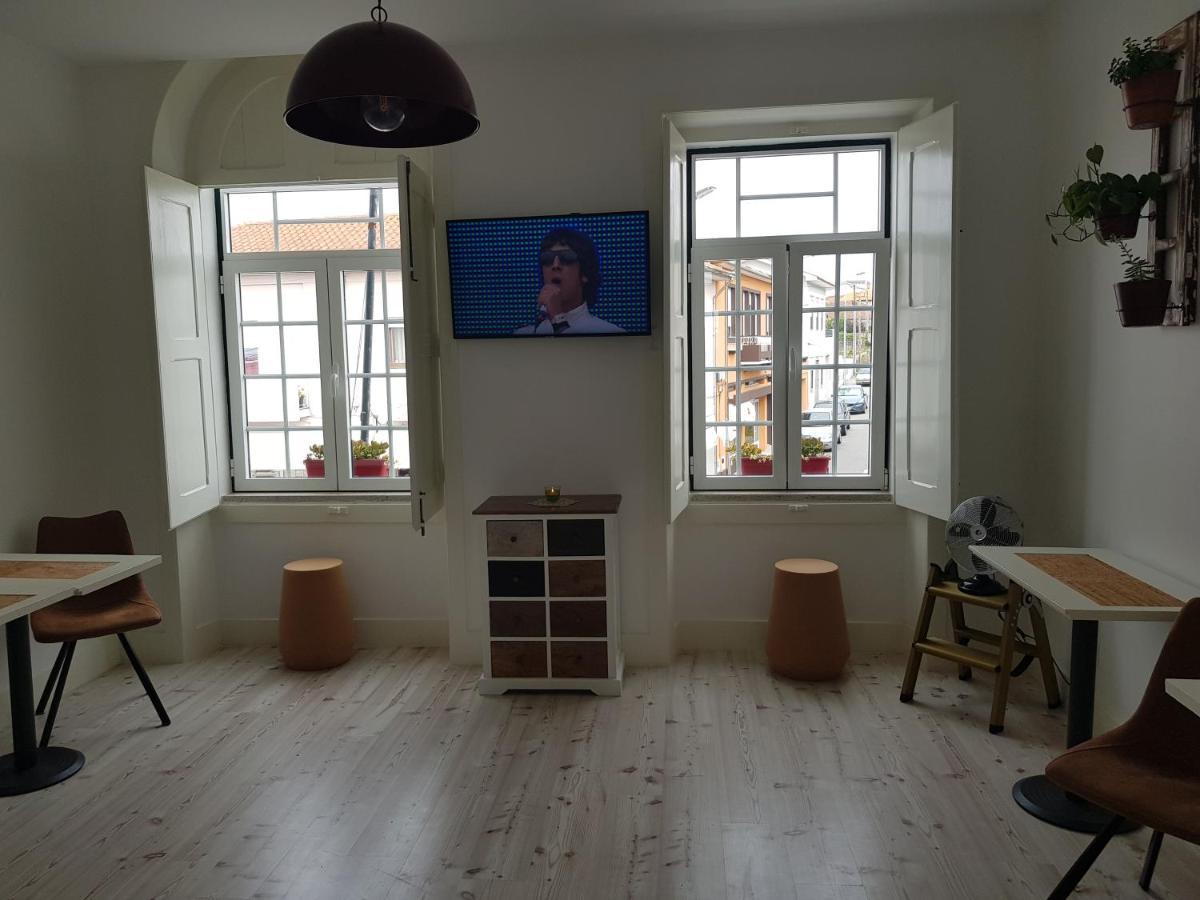 Cork Train Station Guesthouse Esmoriz Exteriör bild
